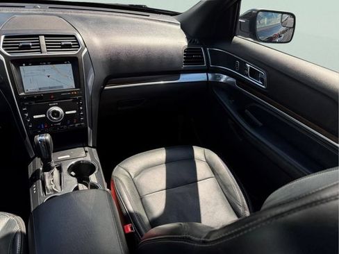 Used 2018 Ford Explorer Limited FWD image 12