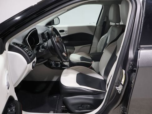 Used 2019 Jeep Compass Limited image 10