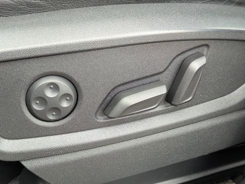 Used 2020 Audi Q5 Premium image 26