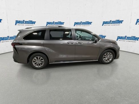 Used 2023 Toyota Sienna XLE image 12