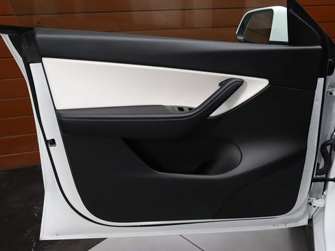 Used 2021 Tesla Model Y Long Range image 47