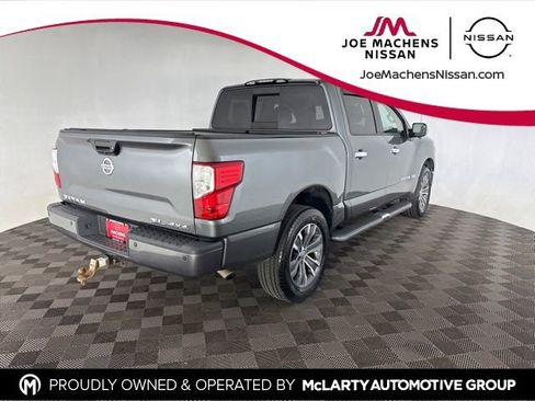 Used 2018 Nissan Titan SL image 5