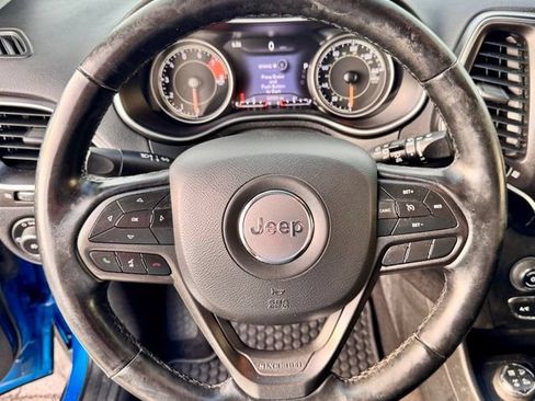 Used 2020 Jeep Cherokee Trailhawk w/ Cold Weather Group AWD/4WD image 11