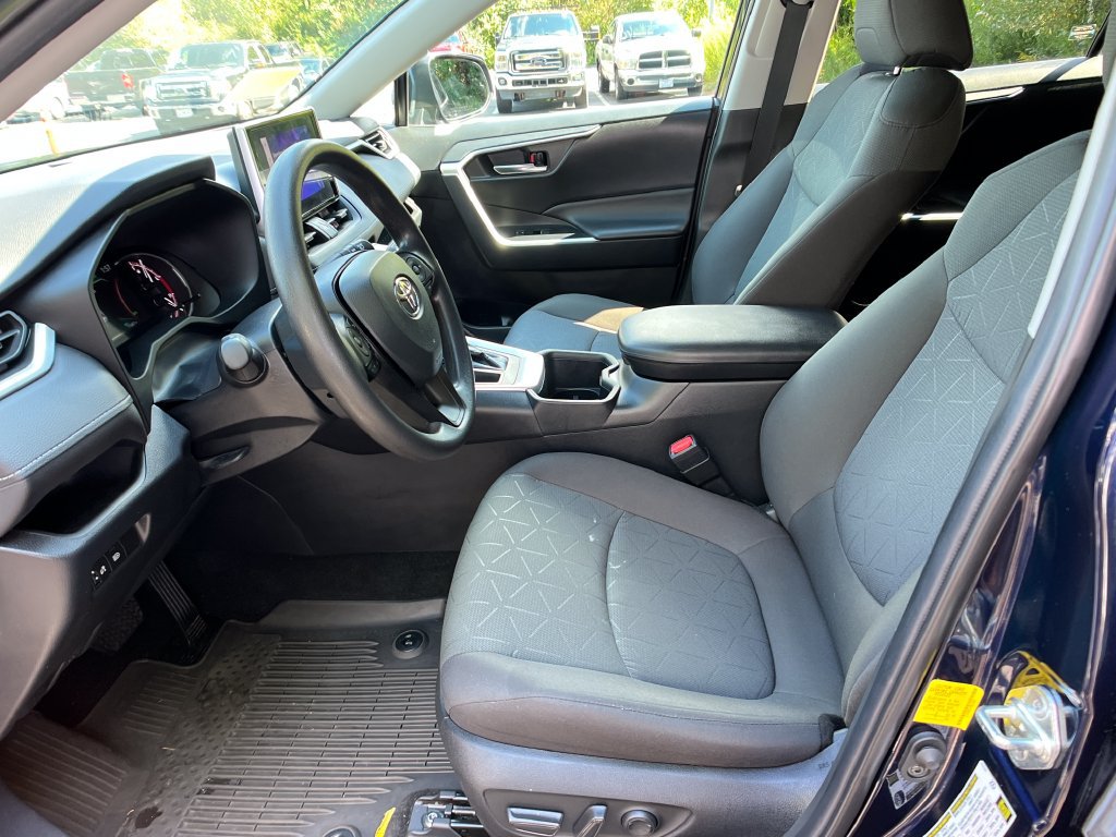 Used 2023 Toyota RAV4 XLE AWD/4WD image 9