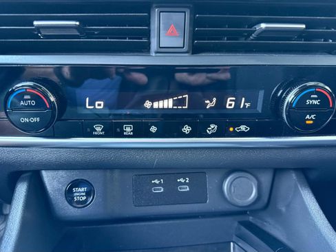 Used 2024 Nissan Rogue SV image 25