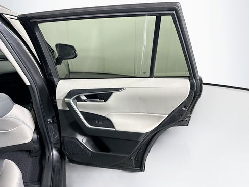 Used 2022 Toyota RAV4 XLE w/ Convenience Package FWD image 30