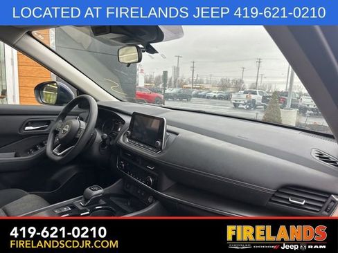 Used 2024 Nissan Rogue SV image 14