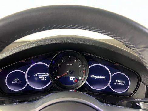 Certified 2023 Porsche Cayenne Platinum Edition image 28