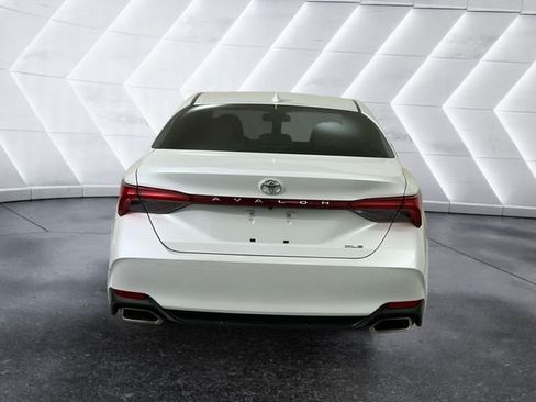 Used 2019 Toyota Avalon XLE w/ All Weather Liner Package FWD image 5