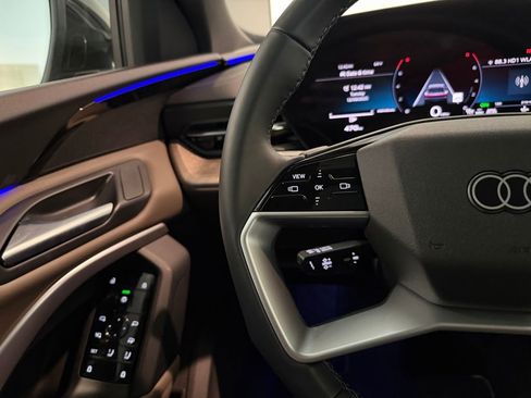 Used 2025 Audi Q5 Premium w/ Convenience Package image 13