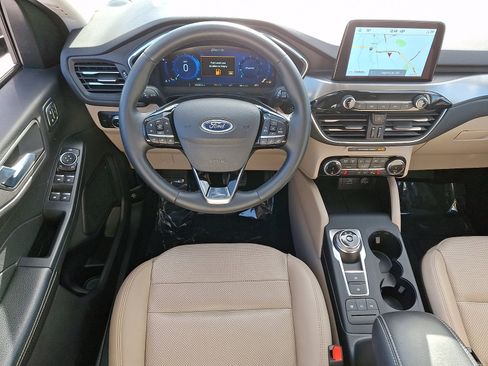 Used 2022 Ford Escape Titanium w/ Class II Trailer Tow Package image 12