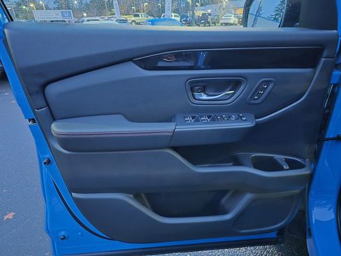 Certified 2025 Honda Pilot TrailSport image 10