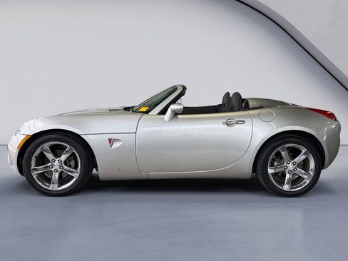 Used 2007 Pontiac Solstice Convertible w/ Premium Package image 2