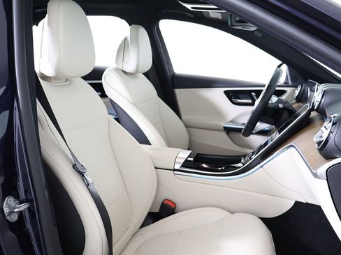 Used 2023 Mercedes-Benz C 300 4MATIC Sedan w/ Exclusive Trim Package image 32