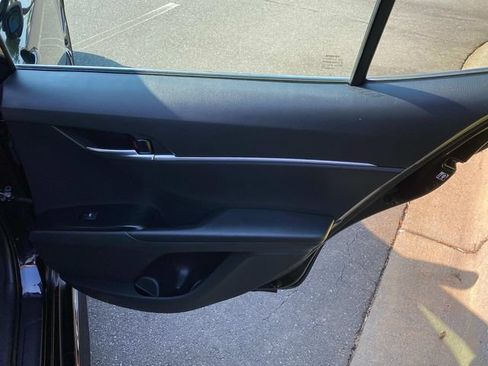 Used 2018 Toyota Camry SE FWD image 33