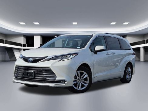 Used 2021 Toyota Sienna Limited image 1