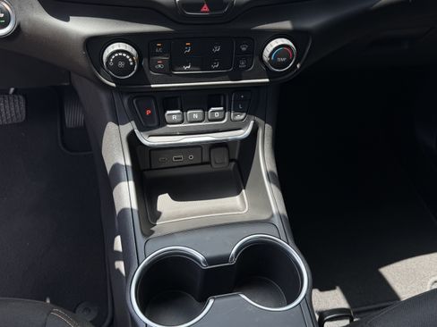 Used 2020 GMC Terrain SLE FWD image 19