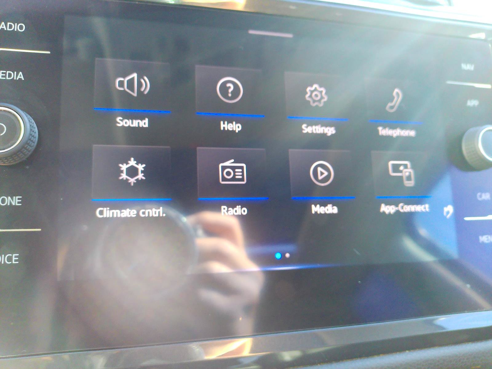 Used 2021 Volkswagen Tiguan SEL AWD/4WD image 17