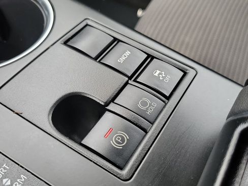 Used 2023 Toyota Highlander LE image 31