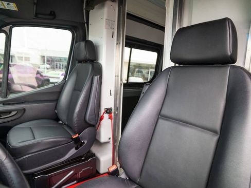 Used 2022 Mercedes-Benz Sprinter 4500 image 13