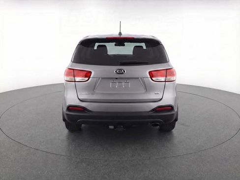 Used 2017 Kia Sorento L image 6