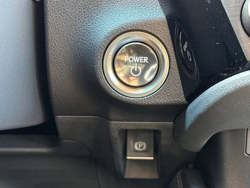 Used 2025 Lexus ES 300h w/ Premium Package image 33