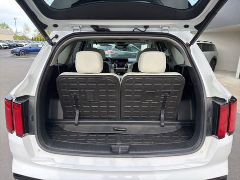 Certified 2023 Kia Sorento SX AWD/4WD image 17
