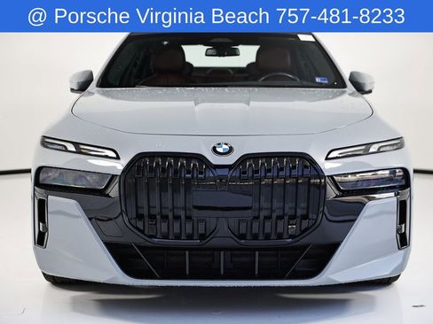 Used 2023 BMW 740i w/ Parking Assistance Package RWD image 10