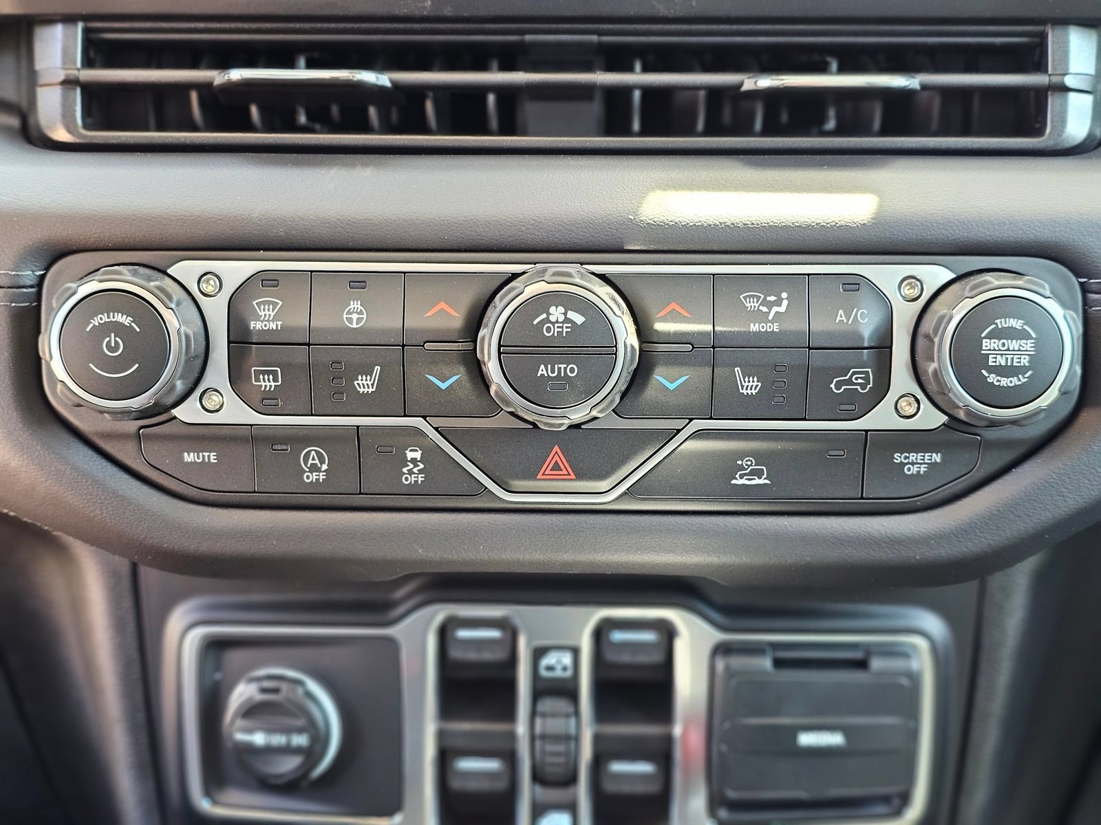 New 2026 Jeep Gladiator Mojave AWD/4WD image 12