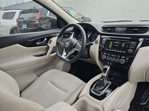 Used 2019 Nissan Rogue Sport SV w/ Technology Package AWD/4WD image 10