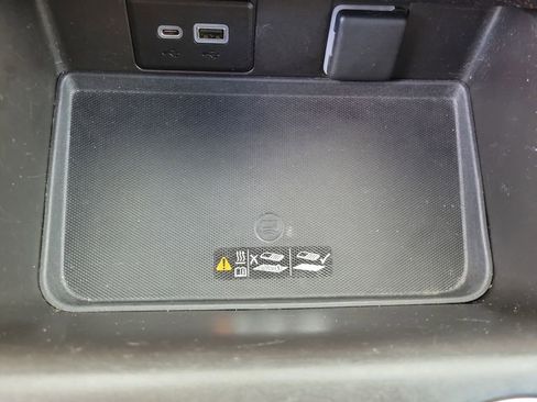 Used 2021 Chevrolet Suburban High Country image 27