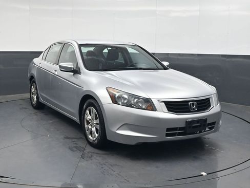 Used 2010 Honda Accord LX-P image 2