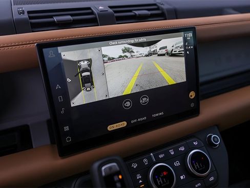 Used 2024 Land Rover Defender 110 SE image 19