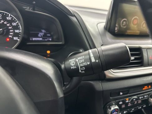 Used 2017 MAZDA MAZDA3 Touring image 38