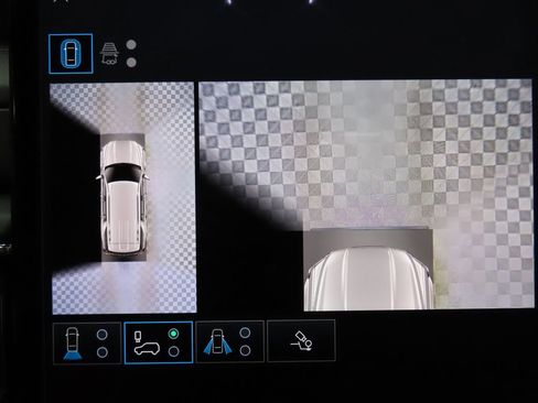 Used 2025 GMC Yukon Denali w/ Sun & Power Step Package AWD/4WD image 17