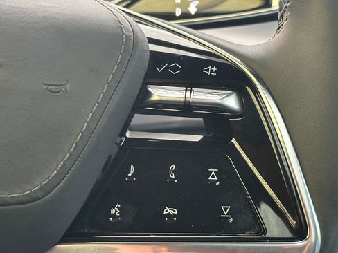 Used 2026 Cadillac Vistiq Premium Luxury image 35