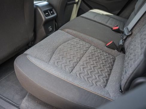 Used 2022 Chevrolet Equinox LT FWD image 38