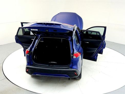 Certified 2022 Toyota Corolla Cross XLE image 23
