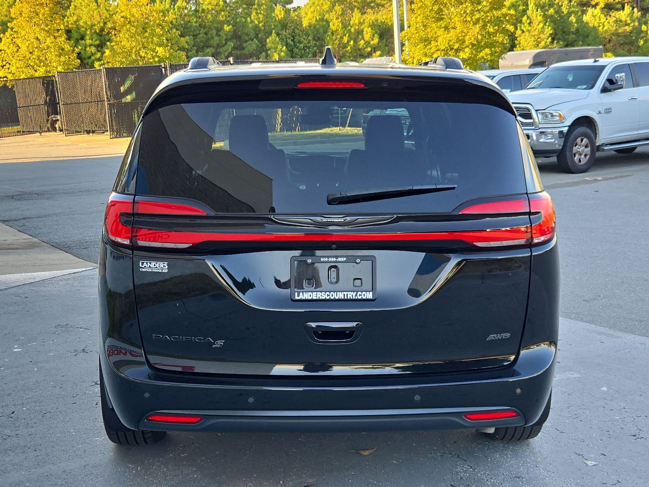 Used 2024 Chrysler Pacifica Touring-L w/ S Appearance Package AWD/4WD image 6