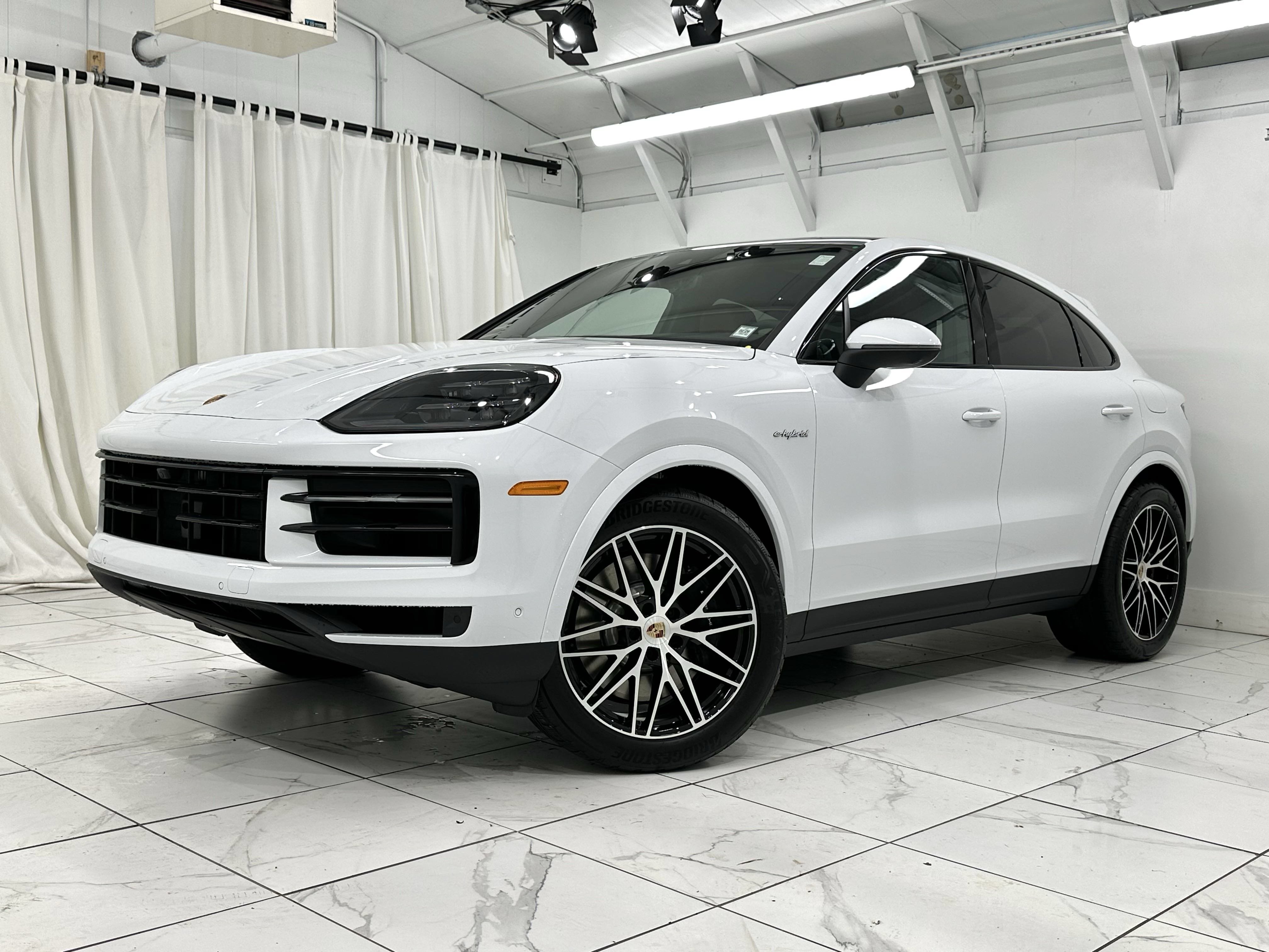 Used 2025 Porsche Cayenne E-Hybrid Coupe AWD/4WD image 1