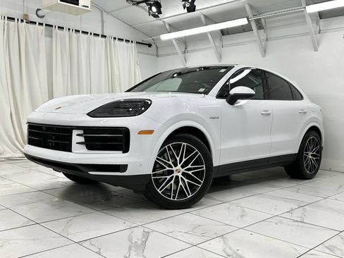 New 2025 Porsche Cayenne E-Hybrid image 1