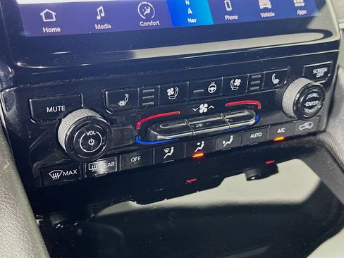 Used 2024 Jeep Grand Cherokee L Limited w/ Luxury Tech Group II image 24