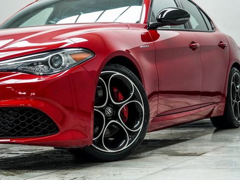 Used 2023 Alfa Romeo Giulia Veloce image 3