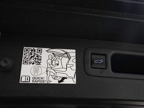 Used 2021 Toyota Highlander Platinum image 12