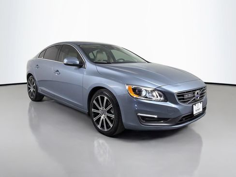 Used 2018 Volvo S60 T5 Inscription Platinum FWD image 3