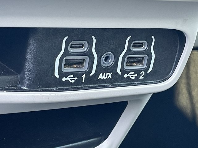 Used 2024 Chrysler Pacifica Touring-L FWD image 19