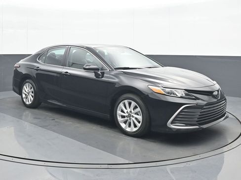 Used 2024 Toyota Camry LE w/ Convenience Package FWD image 9