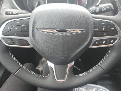 New 2026 Chrysler Pacifica Select AWD/4WD image 12