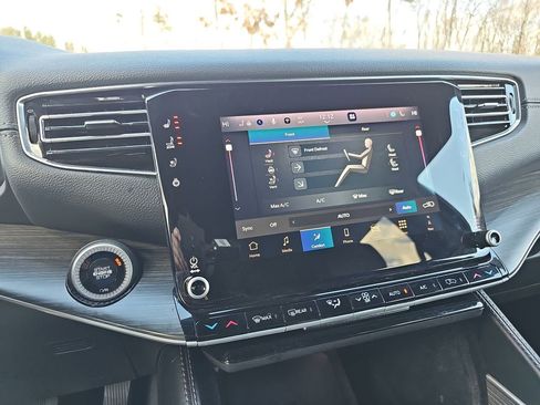 Used 2024 Jeep Wagoneer L Series II w/ Flexible Seating Group image 23