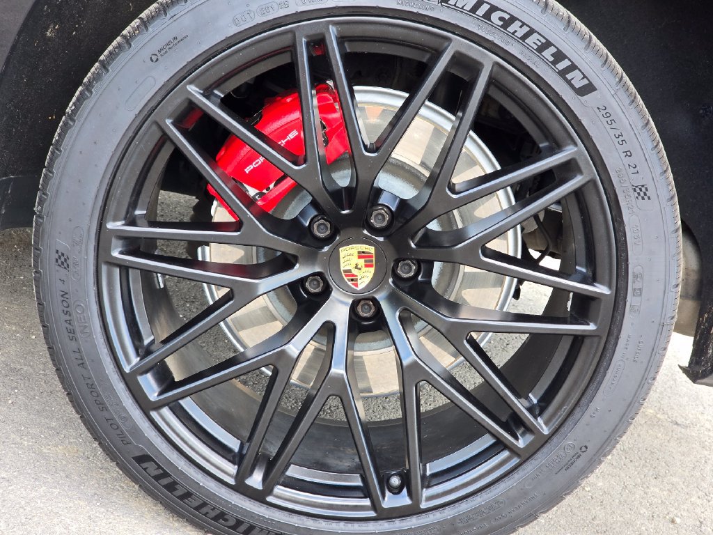 Used 2023 Porsche Macan GTS AWD/4WD image 14